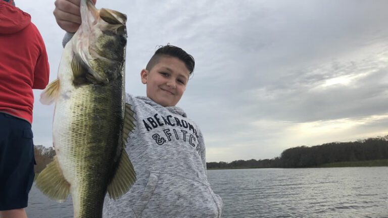 Catching Schooling Florida Bass on Lake Pierce